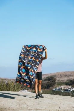 Nomadix Mens Cascades Multi Towel 7 Nomadix Mens Cascades Multi Towel
