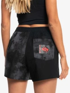 Stranger Things X Quiksilver Upside Down Volleys