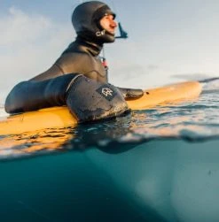 Manera Magma 2.5mm Surf Gloves